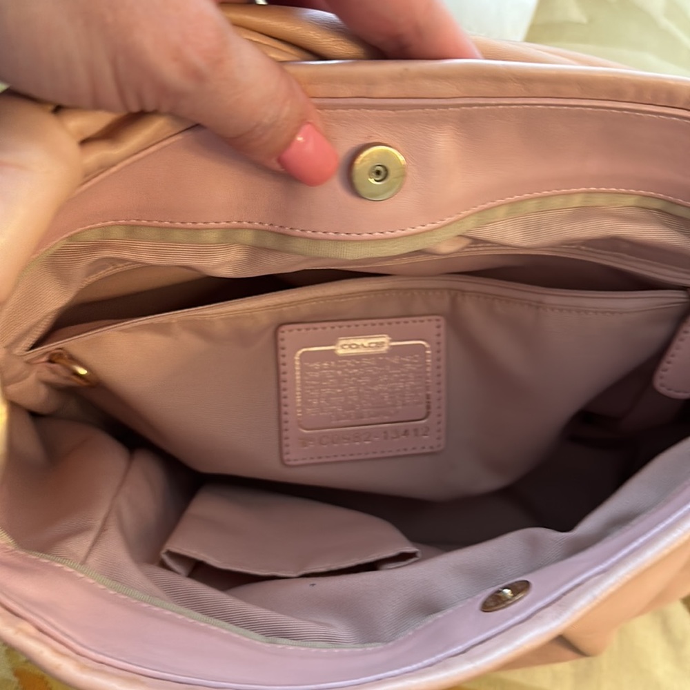 Coach Pink Leather Hobo bag w Gold colored Hardware - Picture 5 of 14